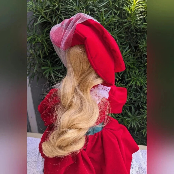 27" Deluxe Velvet Lady Animated Caroler Tested And Working Holiday Velvet Lace - Picture 4 of 9